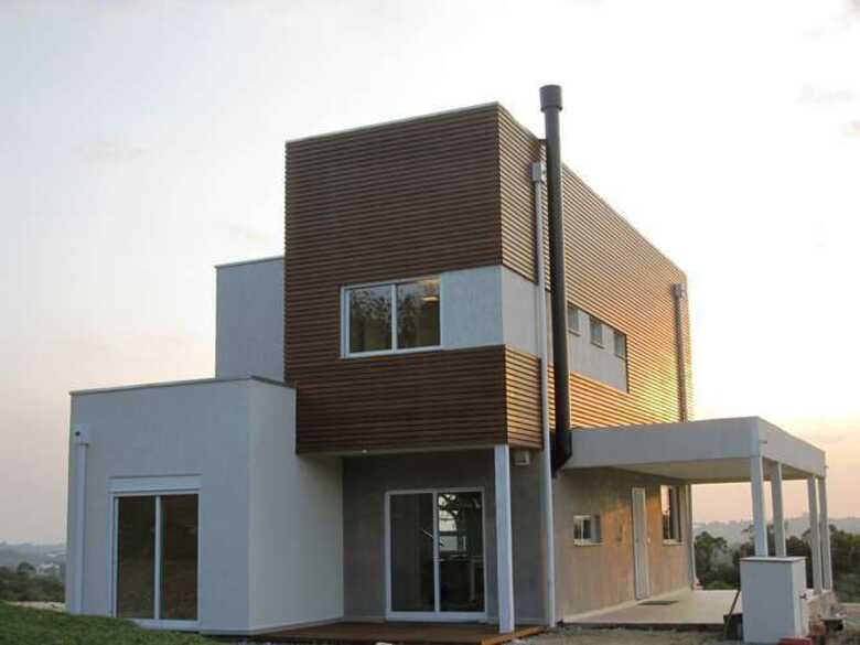 A construtora paranaense Tecverde construiu uma casa sustentável de 202 metros quadrados em 16 horas, divididas em dois dias, na cidade de Vinhedo, interior de São Paulo. (Foto: divulgação)