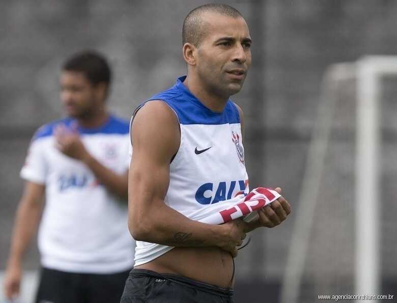 Emerson Sheik, atacante do Corinthians, treina no CT Joaquim Grava. (Foto: Daniel Augusto Jr./Ag. Corinthians)