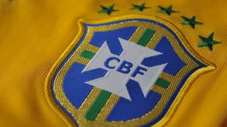 Na Copa em casa, o Brasil terá uma camisa clean, com o tradicional amarelo acompanhado pelos detalhes em verde. (Foto: Reinaldo Canato/Uol)