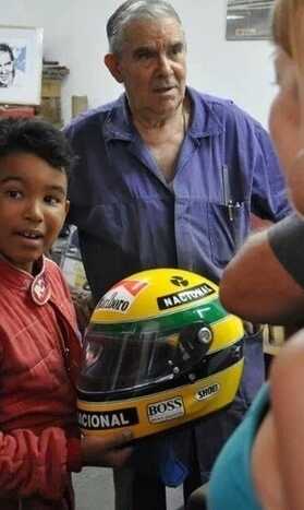 Arthur Silva tem só 7 anos, mas já é fã de Senna e quer ser piloto. (Foto: arquivo pessoal)