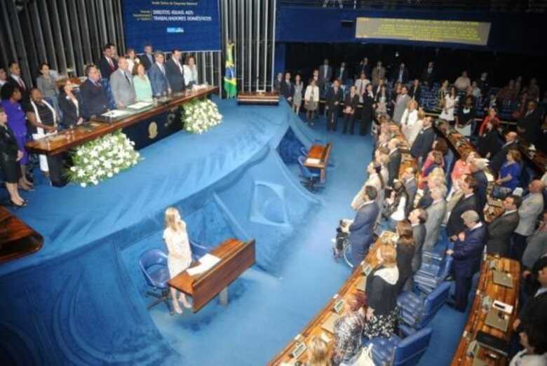 Sessão de promulgação da proposta de emenda à Constituição (PEC), em 2 de abil de 2013. (Foto: Arquivo/Agência Brasil)