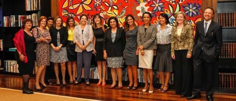 Presidente Dilma Rousseff com grupo de jornalistas no Pal&aacute;cio da Alvorada. (Foto: Roberto Stuckert Filho/PR)
