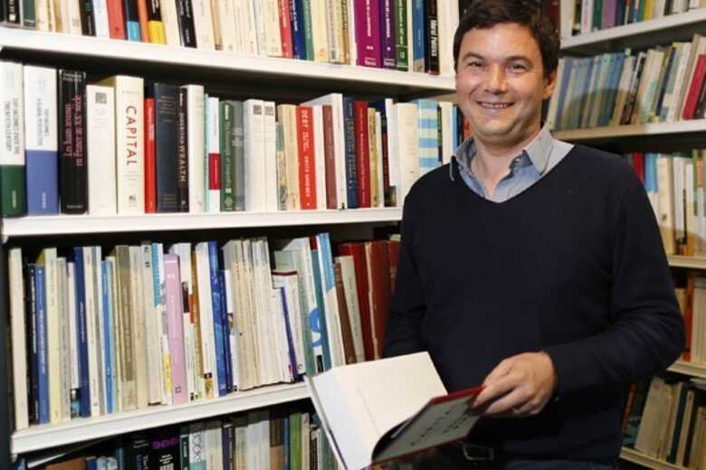 Livro sobre desigualdade de renda, de Thomas Piketty, ficou semanas como mais vendido na Amazon. (Foto: Charles Platiau/Reuters)