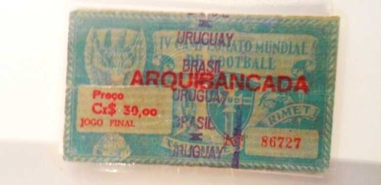 Ingresso para o jogo decisivo da Copa de 1950 entre Brasil e Uruguai no Maracanã. (Foto: divulgação/Museu do Futebol)