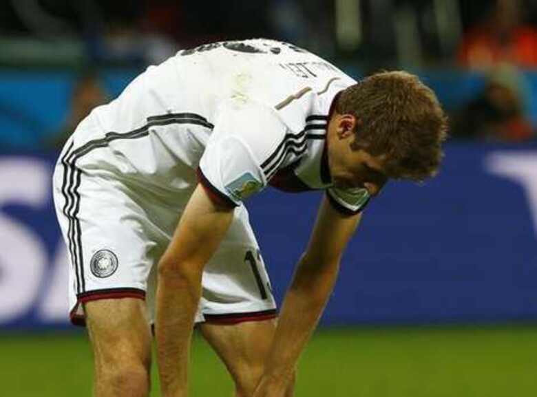 Thomas Müller lamenta lance desperdiçado contra a Argélia. (Foto: Darren Staples/Reuters)
