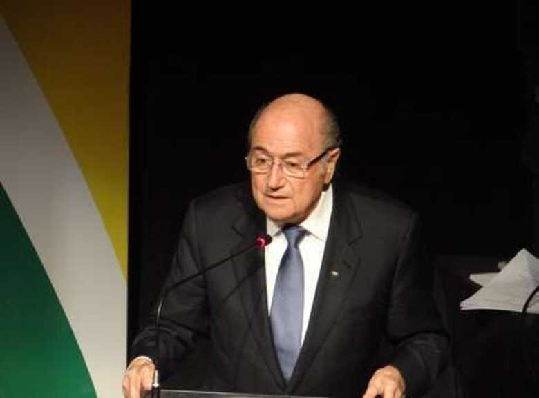 Presidente da Fifa pode permitir aos t&eacute;cnicos 'desafiar' a arbitragem, assim como acontece no t&ecirc;nis e futebol americano. (Foto: Allan Farina/Terra)