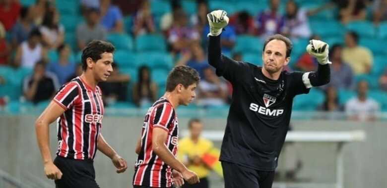 Rogério Ceni comemora gol do São Paulo contra o Bahia pelo Brasileirão. (Foto: Rubens Chiri/saopaulofc.net)