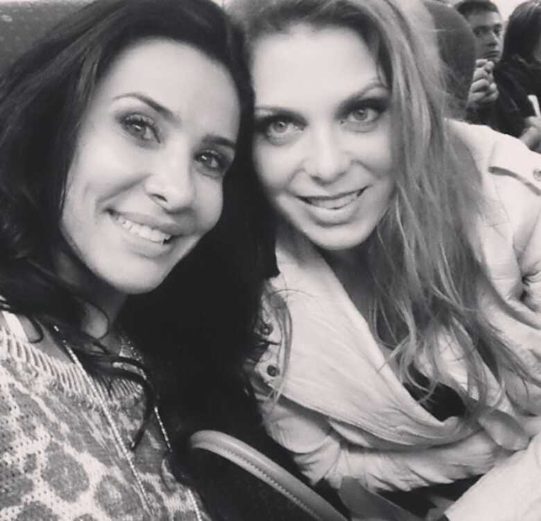 Após 11 anos separadas, Sheila Mello e Scheila Carvalho estão de volta no projeto "As Sheilas Sob as Luzes", em que dançam novas versões de clássicos do É o Tchan! (Foto: reprodução/Instagram)