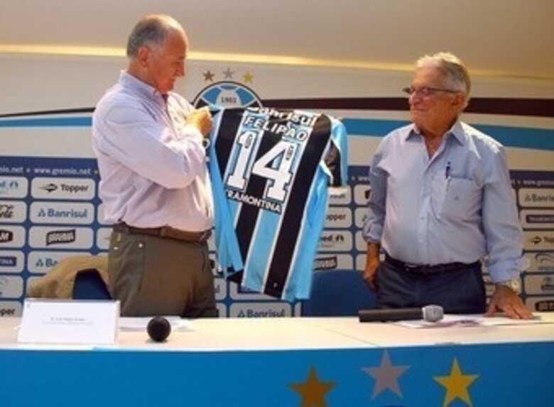 Felipão se emociona ao ser apresentado no Grêmio. (Foto: Diego Guichard/GloboEsporte.com)