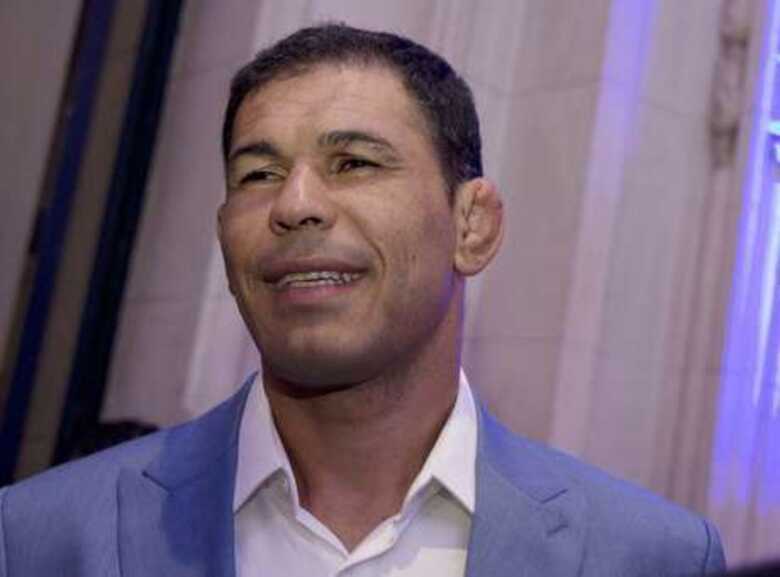 Rodrigo Minotauro reclama da falta de apoio ao MMA nacional. (Foto: Ricardo Matsukawa/Terra)