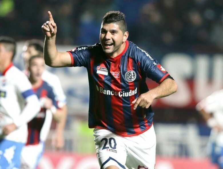 Ortigoza celebra gol do t&iacute;tulo do San Lorenzo na Libertadores de 2014. (Foto: Ap)