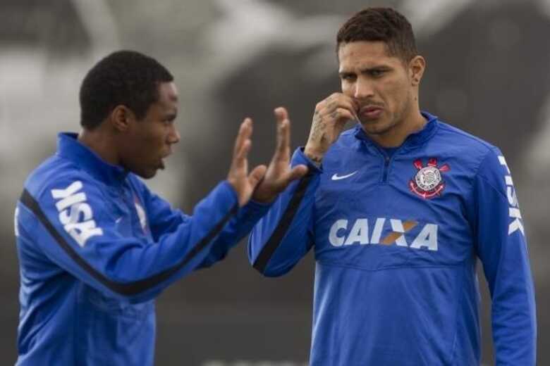 Elias e Guerrero poder&atilde;o desfalcar o Corinthians novamente em outubro. (Foto: Daniel Augusto Jr. - 09/08/14)