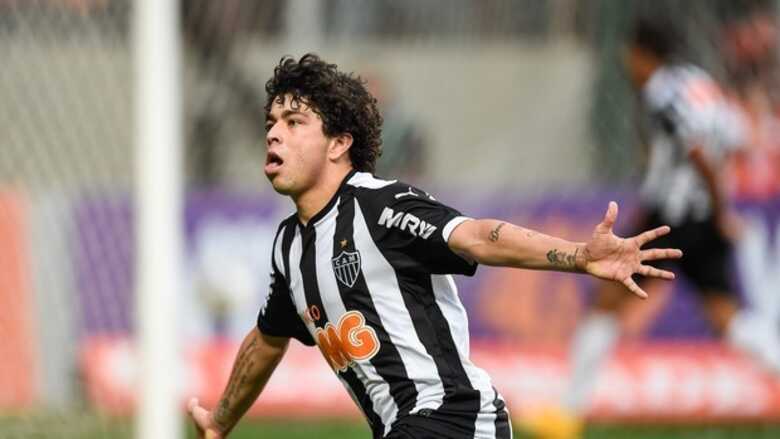 Luan comemora o gol que recoloca o Atl&eacute;tico-MG no G-4 do Brasileiro. (Foto: Getty Images)