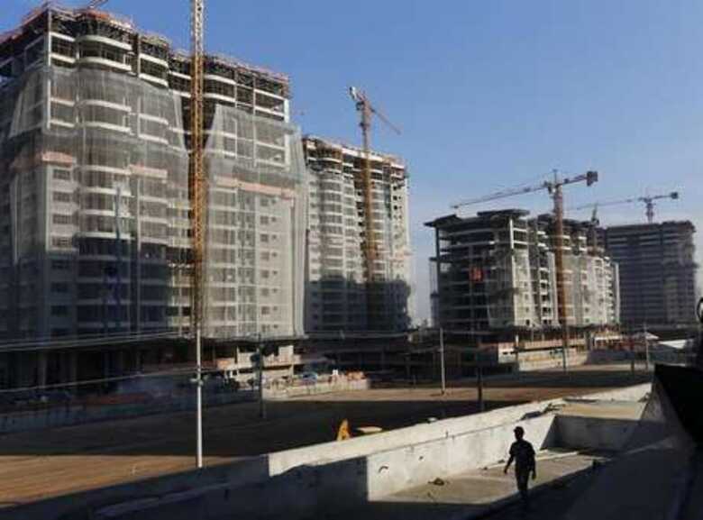 Prédios de apartamentos em construção no Rio de Janeiro, cidade que tem o metro quadrado mais caro (R$ 10.830) entre as que compõem o índice. (Foto: Ricardo Moraes/Reuters)
