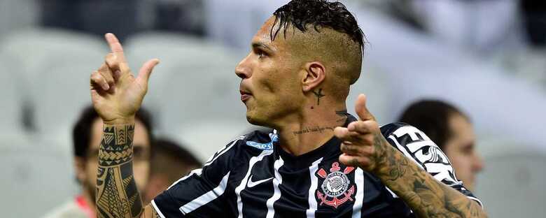 Peruano Guerrero deu vitória por 1 a 0 ao Corinthians contra o rival Santos. (Foto: Fernando Dantas/Gazeta Press)