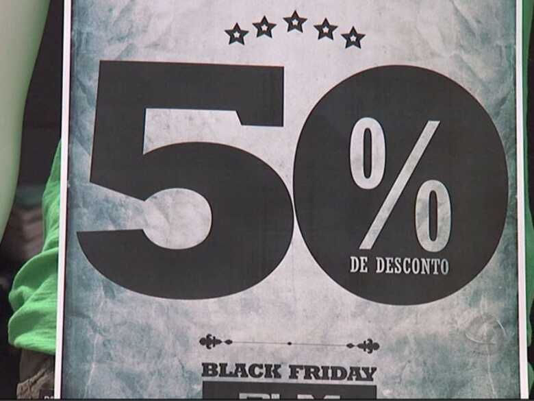 Marcada para 28 de novembro, Black Friday coincide com pagamento do 13º salário. (Foto: reprodução/TV Morena)