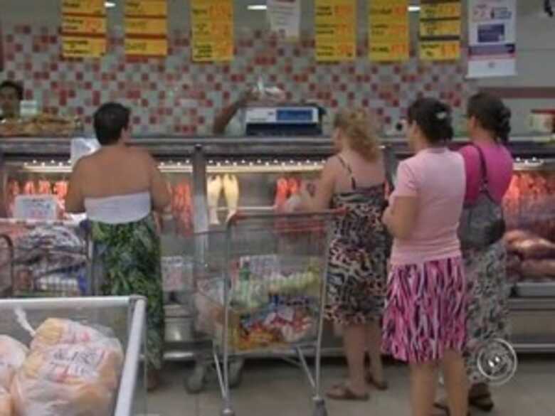 Alta da carne exerce pressão sobre o custo de vida. (Foto: reprodução/TV Tem)