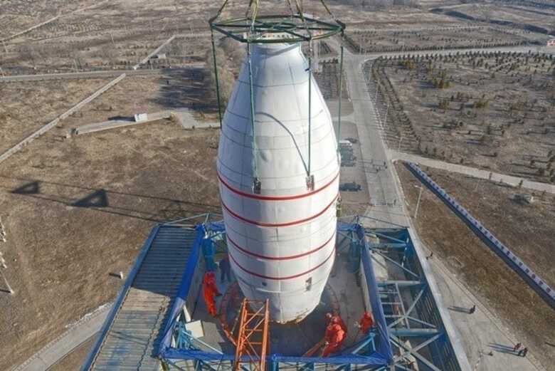 Cbers-4 &eacute; integrado ao foguete Longa Marcha-4B, na base de Taiyuan, na China. (Foto: reprodu&ccedil;&atilde;o)