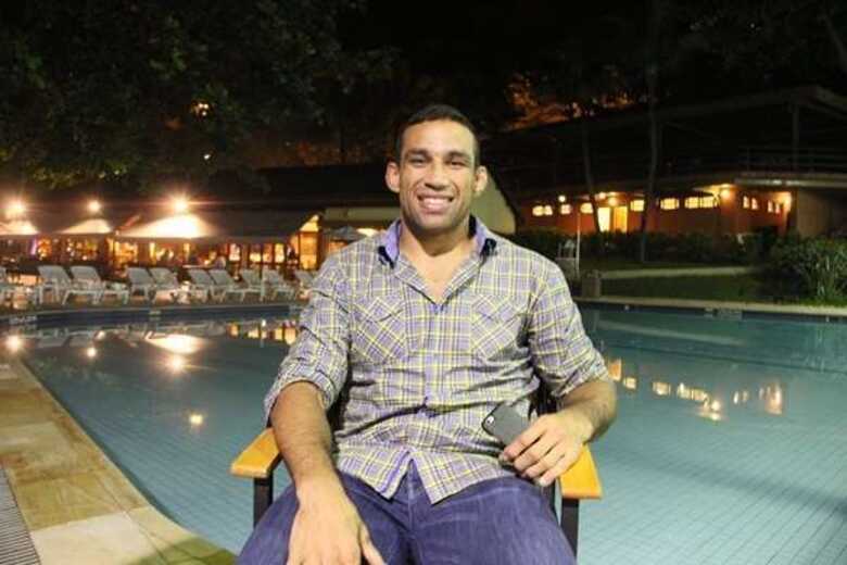 Fabrício Werdum era só sorrisos durante passagem pelo Rio de Janeiro. (Foto: reprodução)