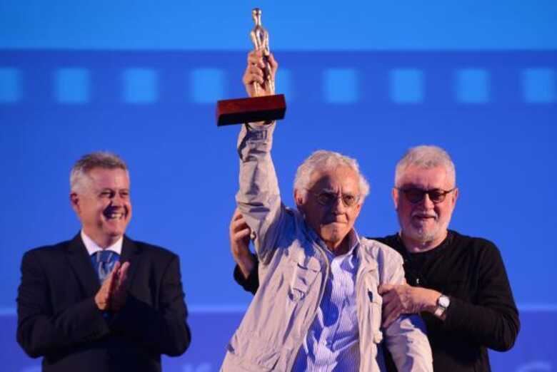 O governador Rodrigo Rollemberg e os cineastas Vladimir Carvalho e Valter Carvalho durante a abertura do 48&ordm; Festival de Cinema. Vladimir foi um dos homenageados / Foto: Fabio Rodrigues Pozzebom
