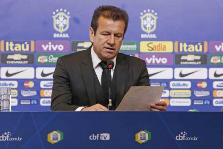 Dunga divulgou a lista com os nomes dos jogadores convocados para as duas primeiras partidas / Foto: Rafael Ribeiro - CBF