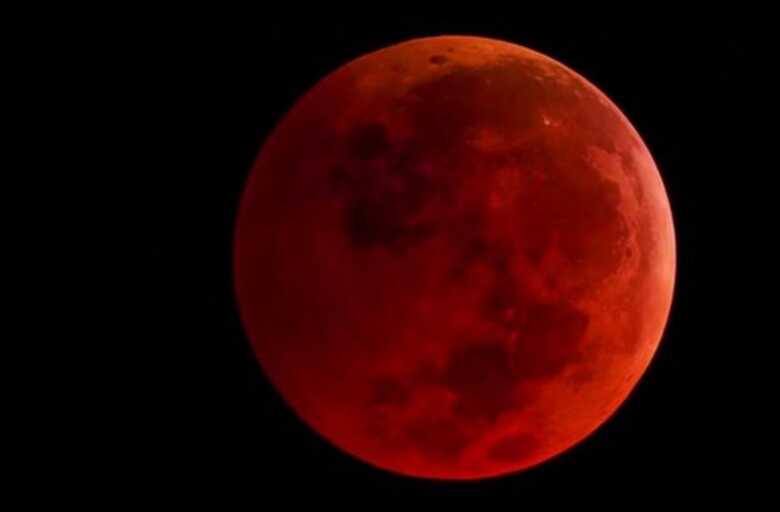 Durante boa parte desse período, foi possível perceber a sombra da Terra impedindo a iluminação da lua (Imagem: reprodução)