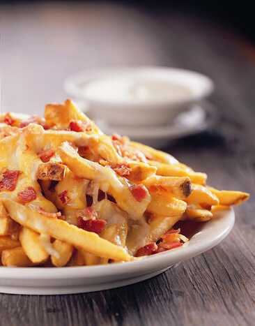 Aussie Cheese Fries, a famosa por&ccedil;&atilde;o de batata frita coberta com uma combina&ccedil;&atilde;o de queijos e bacon (Imagem: reprodu&ccedil;&atilde;o)