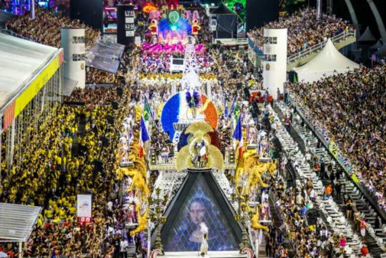 Desfile da Escola de Samba Vai-Vai no carnaval 2016 (Imagem: reprodução)