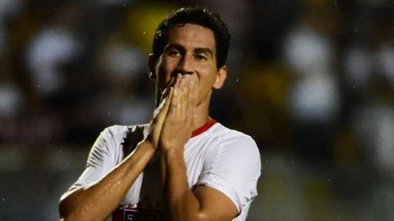 Ganso lamenta durante jogo do S&atilde;o Paulo contra o The Strongest (Imagem: reprodu&ccedil;&atilde;o)