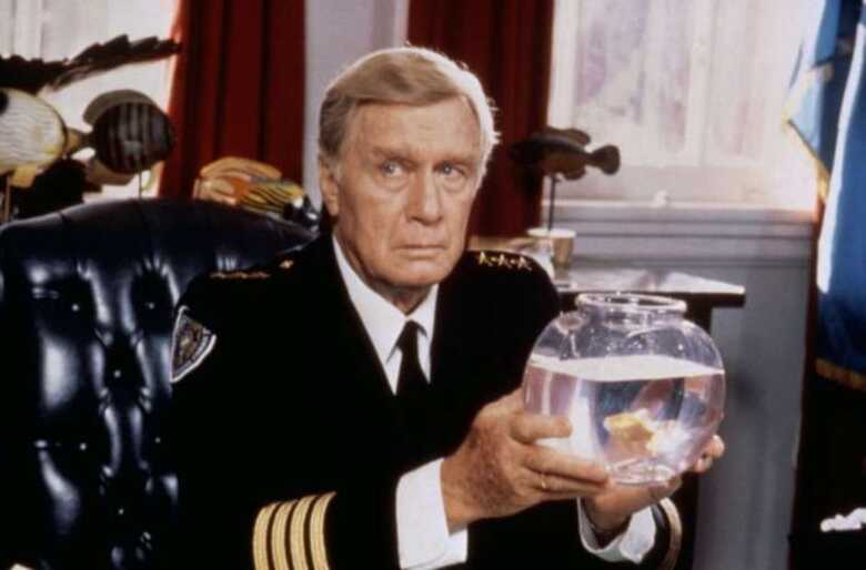 George Gaynes em 'Loucademia de Polícia'