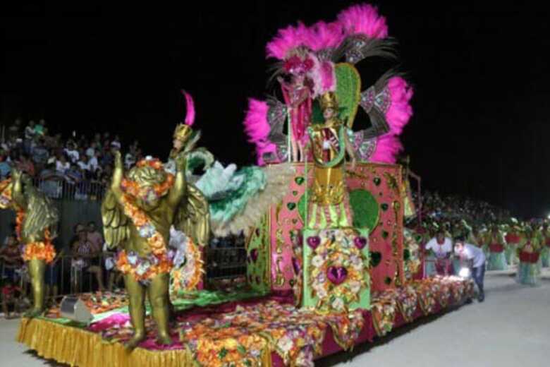 A escola de samba Unidos da Vila Carvalho é a campeã do carnaval campo-grandense de 2016 (Imagem: reprodução)
