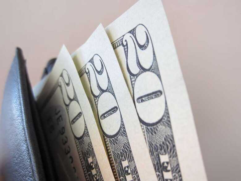 Dólar recua ante moedas emergentes (Imagem: reprodução)