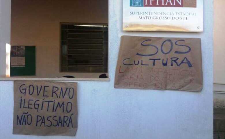 Artistas protestam em CG contra extinção do MinC