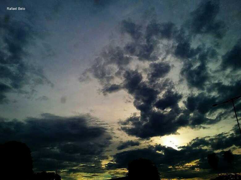 dia de muitas nuvens e chuva forte acompanhada de raios no norte e nordeste de MSde