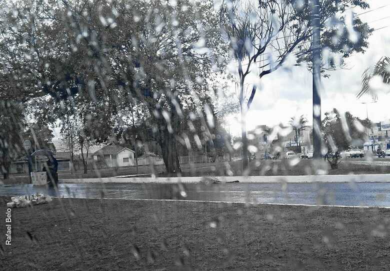 Previsão de chuva com trovoadas à tarde