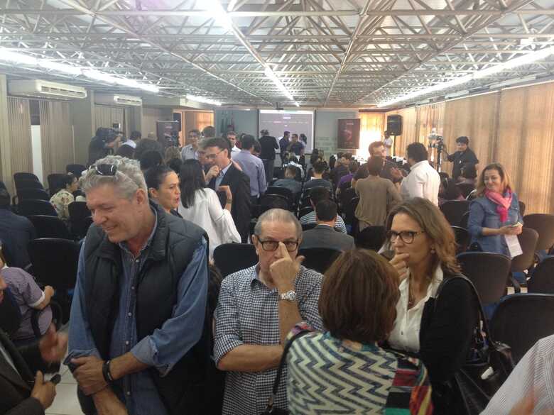 Rodolfo Roca, no centro da foto