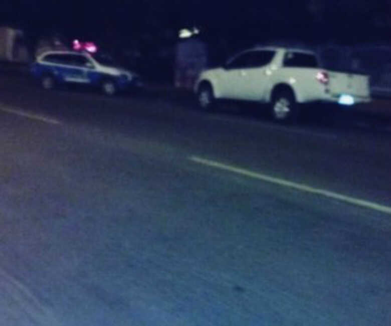 Bandidos queriam a caminhonete das vítimas, mas fugiram sem levar nada