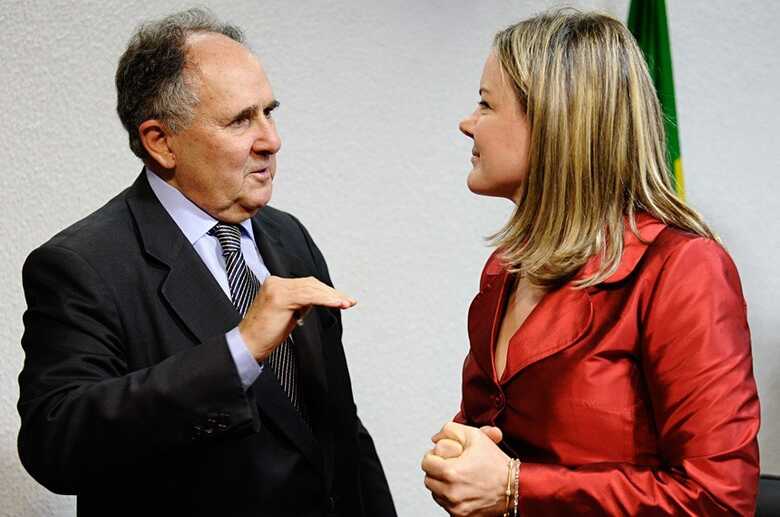 Os senadores Cristovam Buarque e Gleisi Hoffmann querem realizar audiência pública na CAE para discutir o novo regime fiscal proposto pelo Executivo