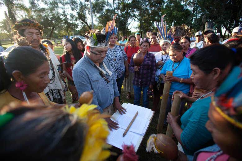 indígenas ao redor da carta do Conselho Aty Guassu