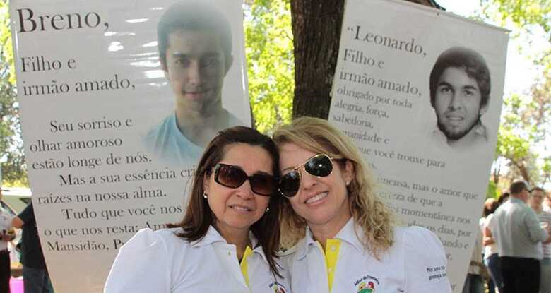 As m&atilde;es Lilian Silvestrini e &Acirc;ngela Fernandes