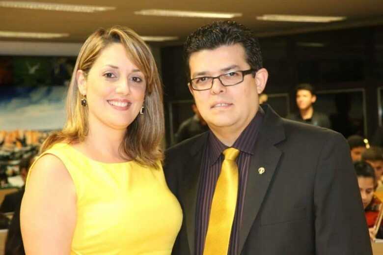 O casal Andreia e Gilmar Olarte