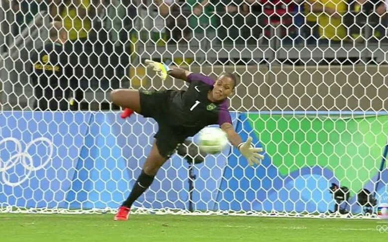 Goleira defendeu dois p&ecirc;naltis