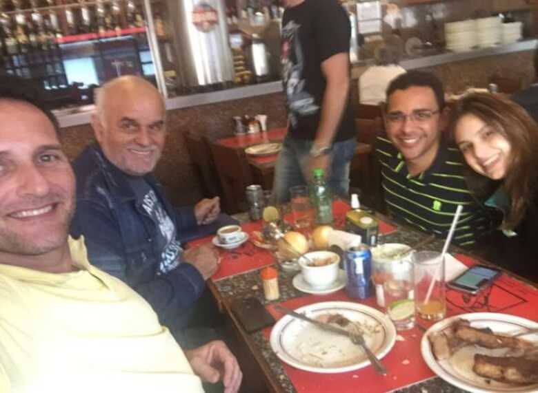 Bauer e Emerson (E) e Patrícia com o namorado – Para delegado, não houve sequestro