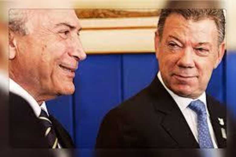 Michel Temer (à esq.) juto a Juan Manuel Santos (à dir.)
