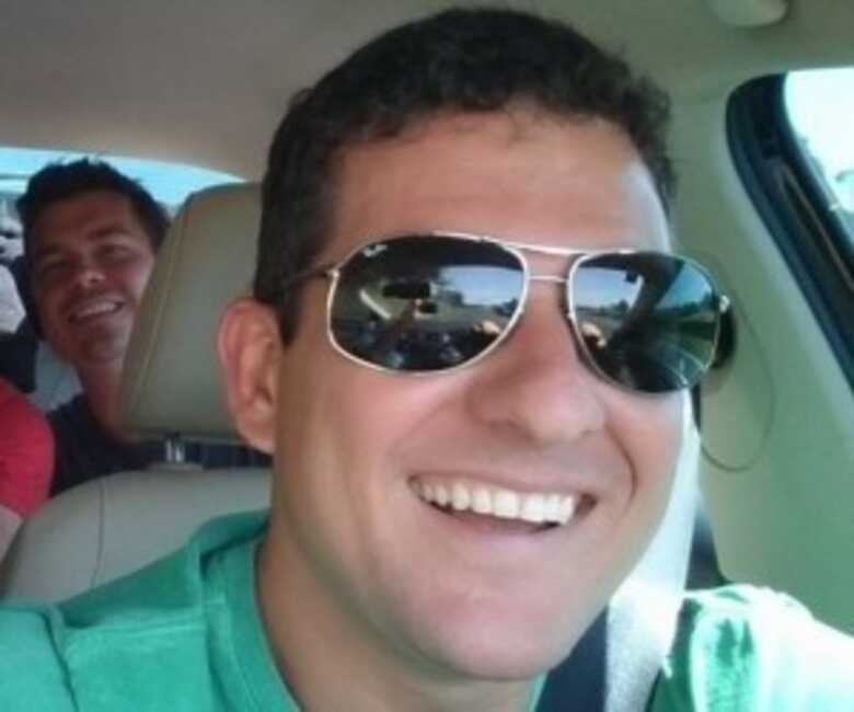 Empresário foi internado com dor nas costas