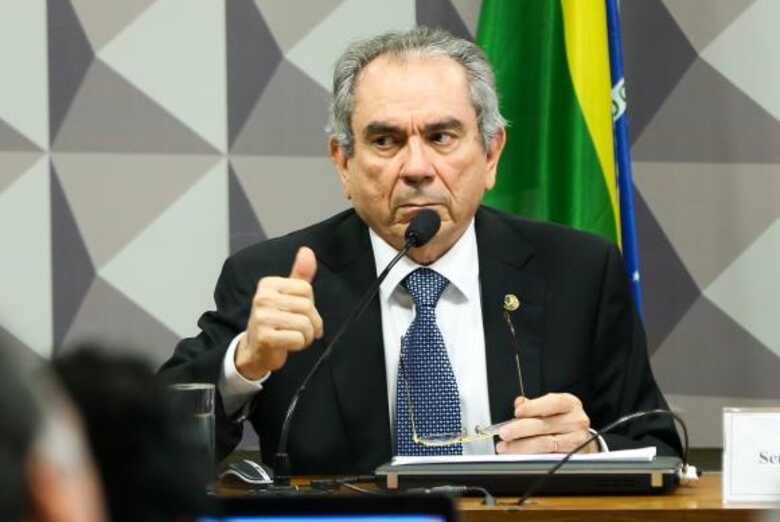 O presidente da Comissão Especial do Impeachment, senador Raimundo Lira,