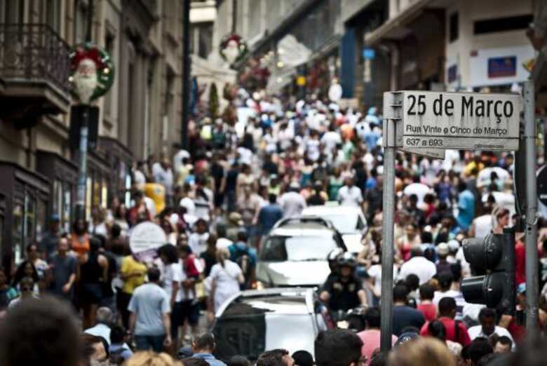 São Paulo - De acordo com os últimos dados do IBGE, vivem na capital paulista 12,4 milhões de pessoas, o que equivale a 5,8% da população nacional
