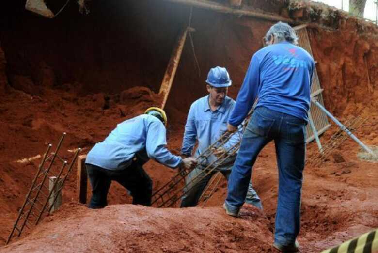 N&iacute;vel de atividade da constru&ccedil;&atilde;o est&aacute; abaixo do usual desde maio de 2012 e continua com tend&ecirc;ncia de queda, diz CNI