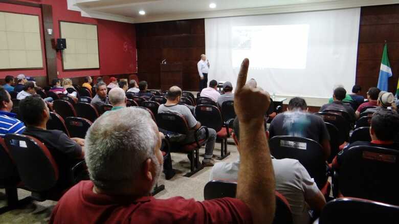 Leilão realizado no auditório da ABO reuniu centenas de pessoas