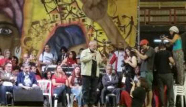 Para Lula, a participação política é outro fator fundamental para superar a atual crise brasileira